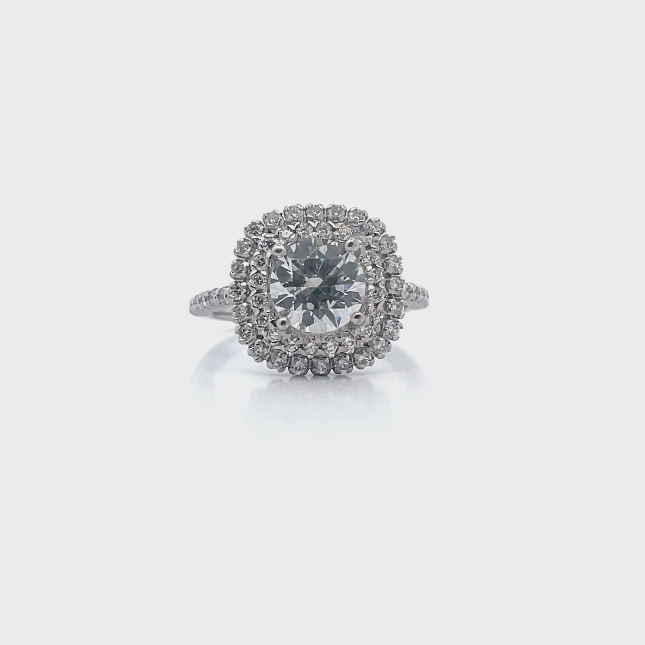 Lataa video: Ritani 1RZ336 14K White Gold Double Halo Engagement Ring Setting for 7.5 Millimeter Round Center Stone