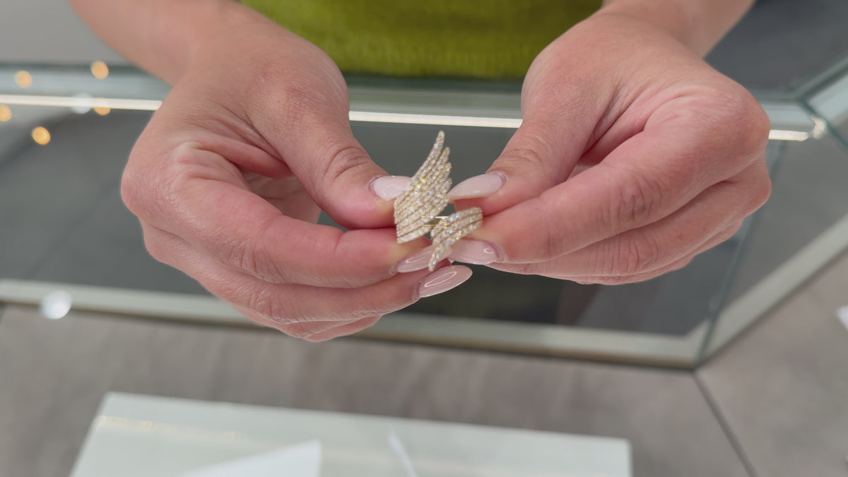 Load video: 14K Yellow Gold Asymmetric Feathered Ring With Round Diamonds Totaling 1.37 Carats
