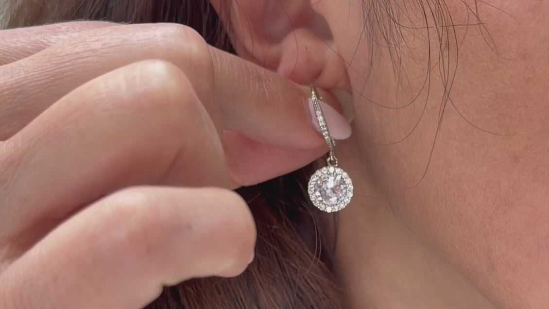 Lataa video: Sterling Silver Dangling Earrings with Round Cubic Zirconia and Halo Cubic Zirconia