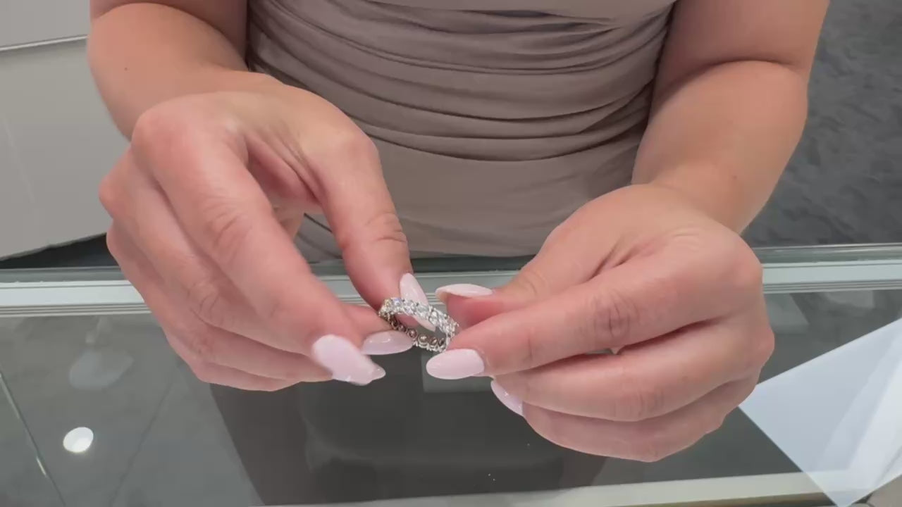 تحميل الفيديو: 14K White Gold Diamond 4.14 Carat Eternity Band