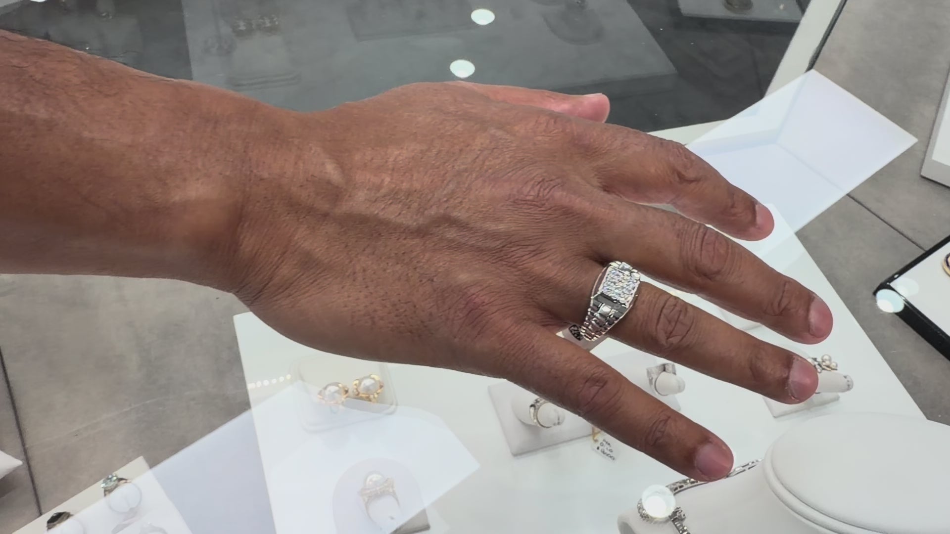 Ladda video: 14K Men's Ring With Diamonds with 9 Round Diamonds 0.35 Carats