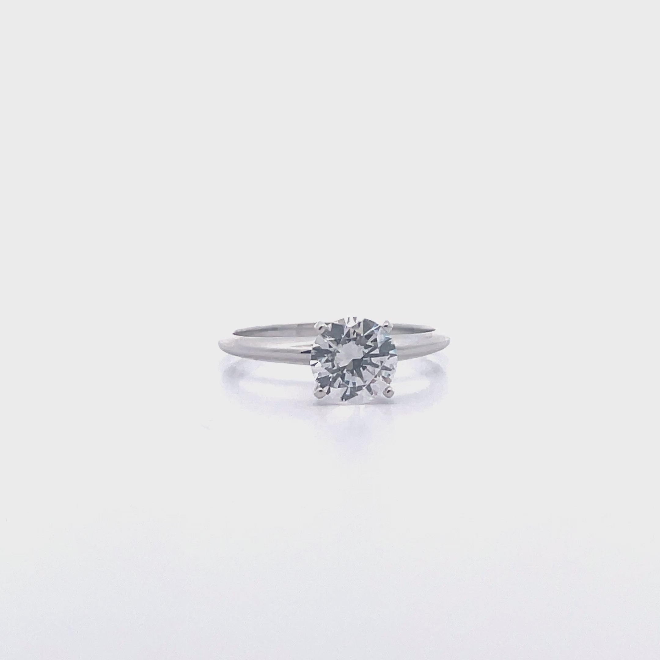 تحميل الفيديو: Ritani 1RZ7286C 14K White Gold Classic Solitaire Engagement Ring Setting