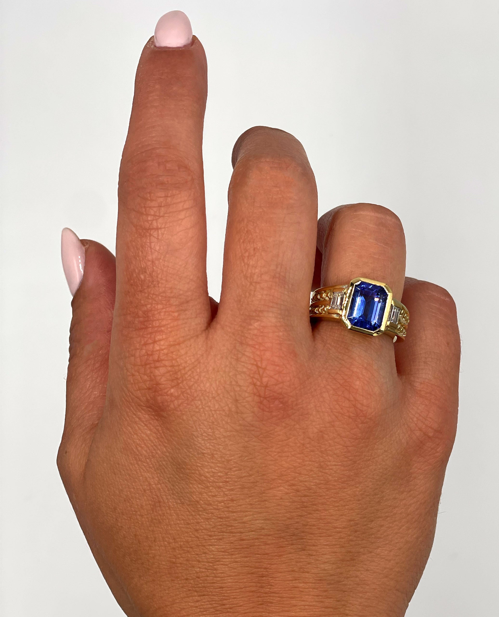18K Yellow Gold Ring with Tanzanite & Diamond
