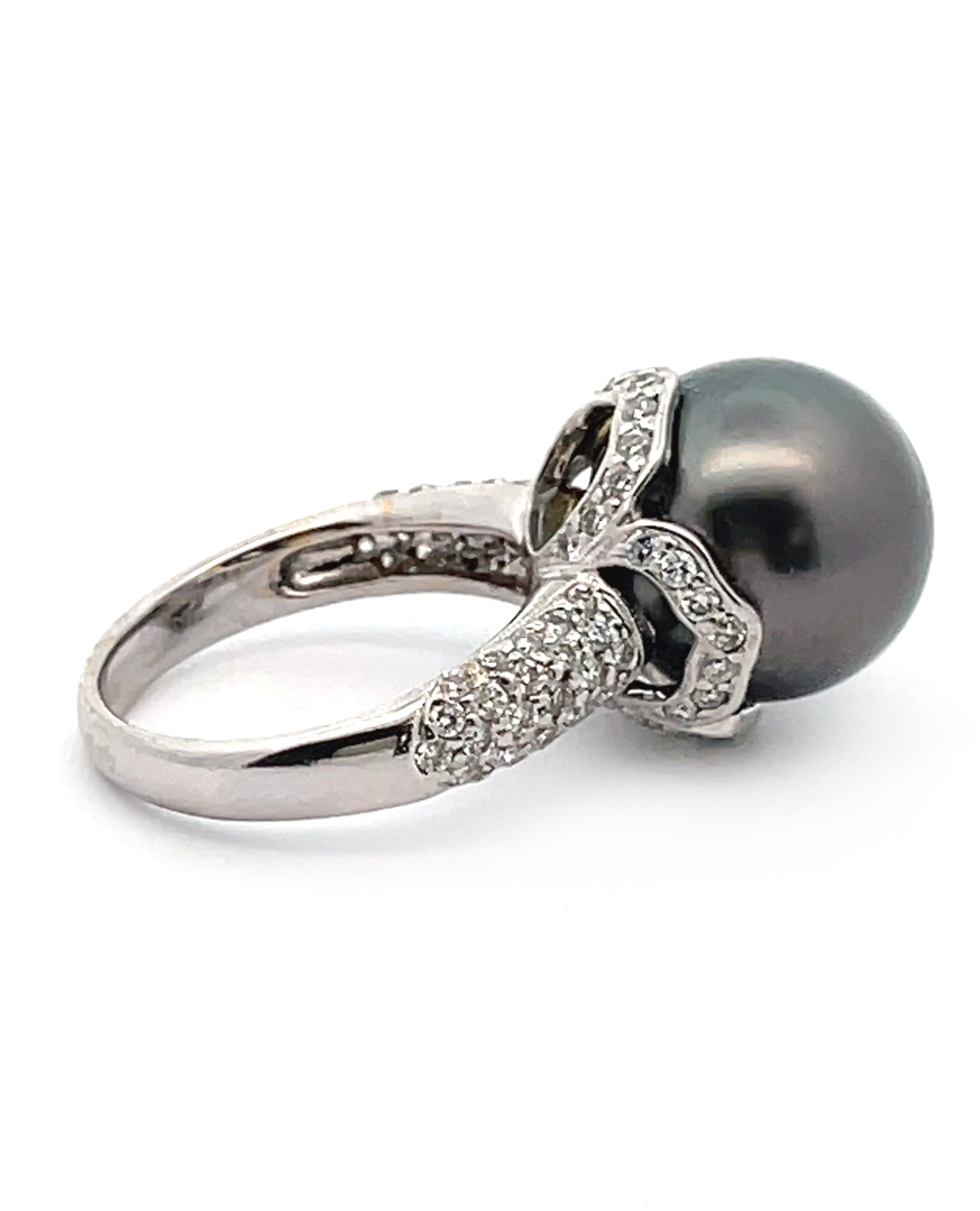 18K White Gold Ring with Tahitian Pearl