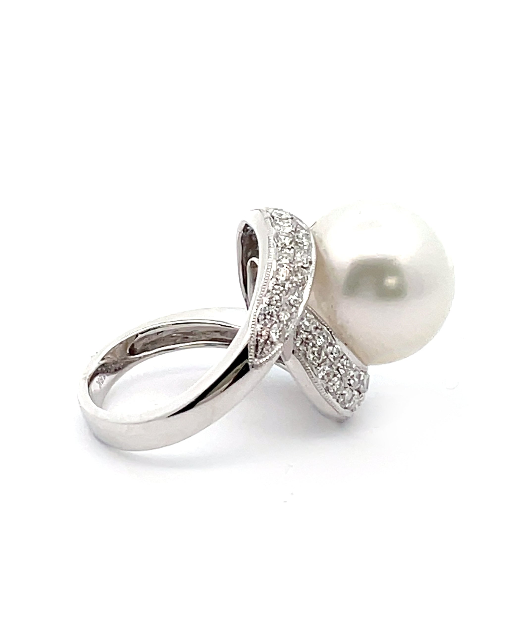 18K White Gold Ring with South Sea Pearl